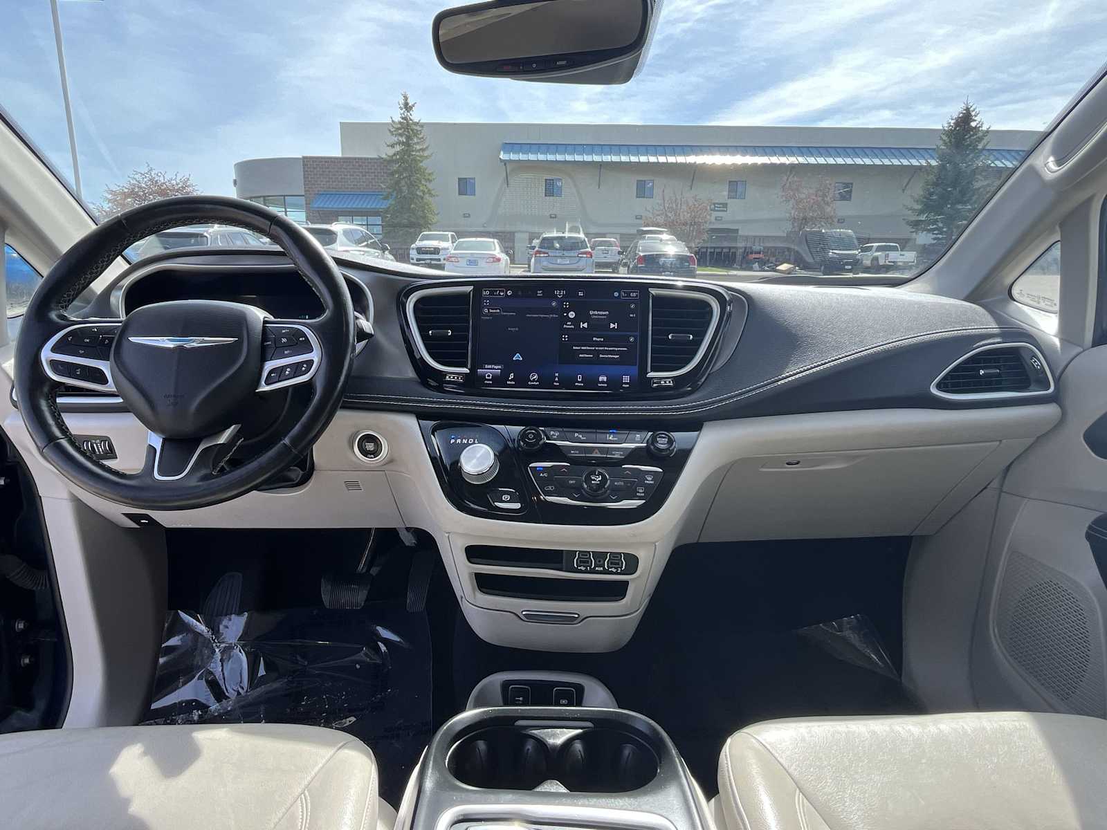 Thumbnail: 2021 Chrysler Pacifica - 10