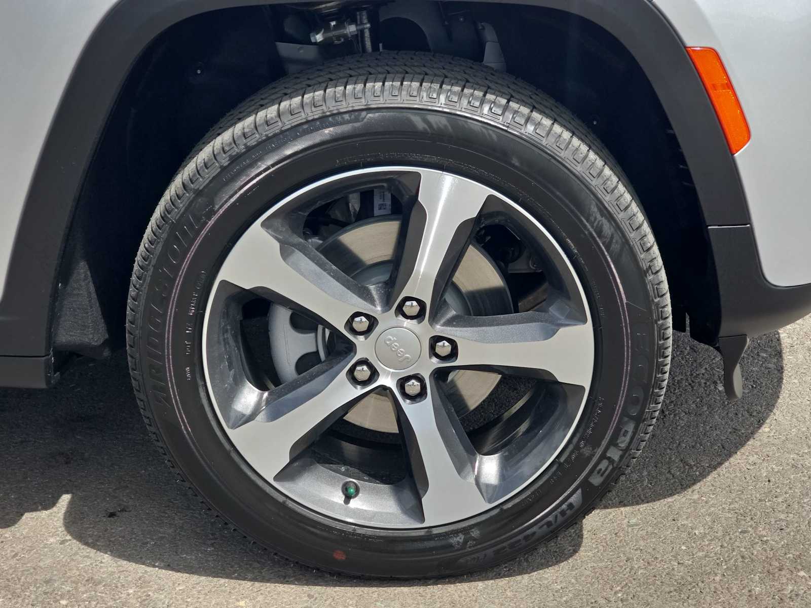 Thumbnail: 2026 Jeep Grand Cherokee - 10
