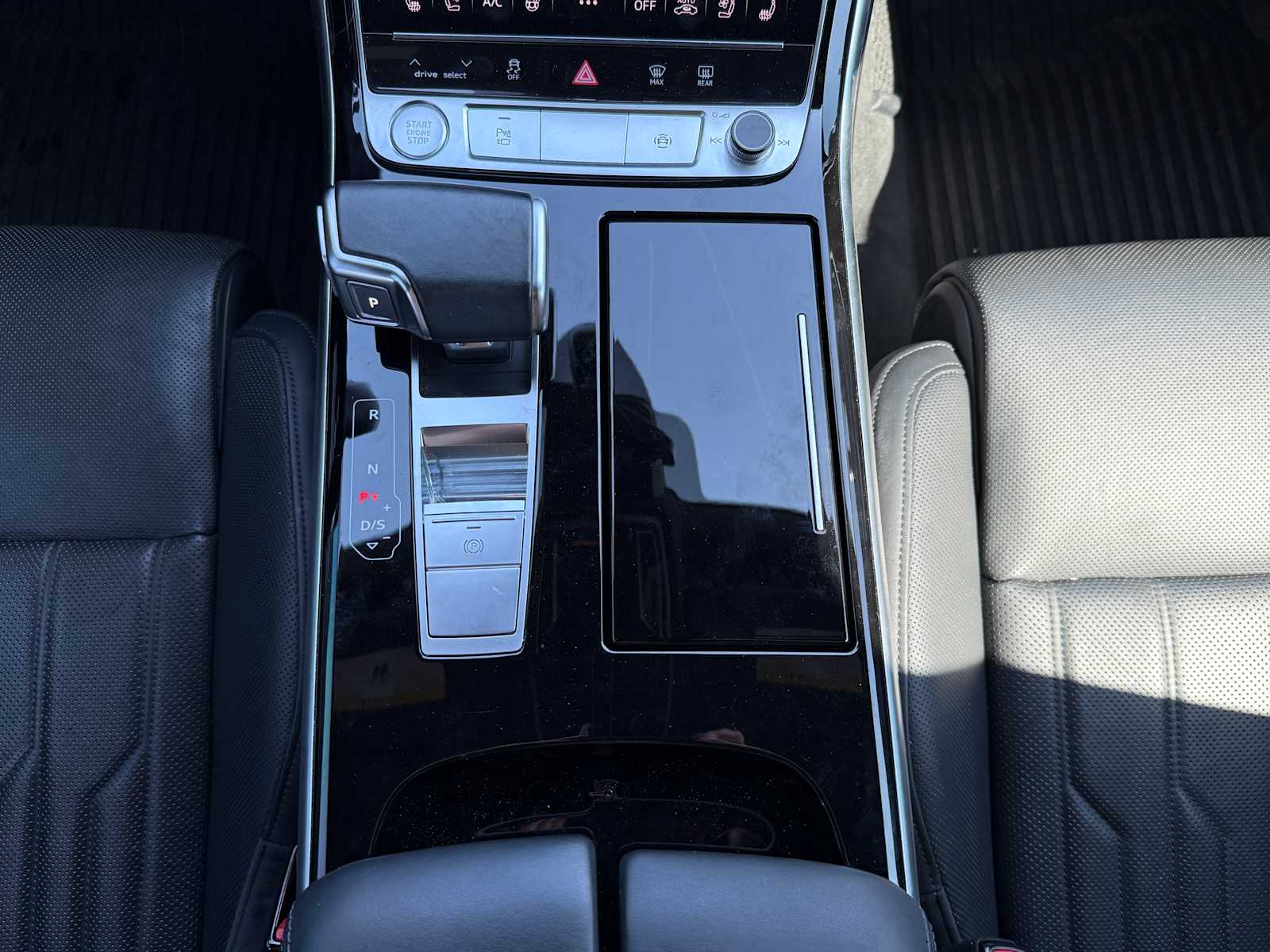 Thumbnail: 2020 Audi A8 - 17