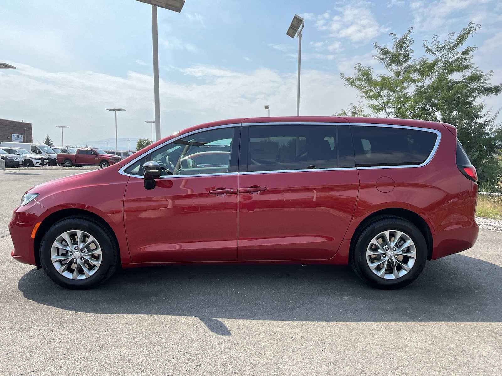 Thumbnail: 2026 Chrysler Pacifica - 3