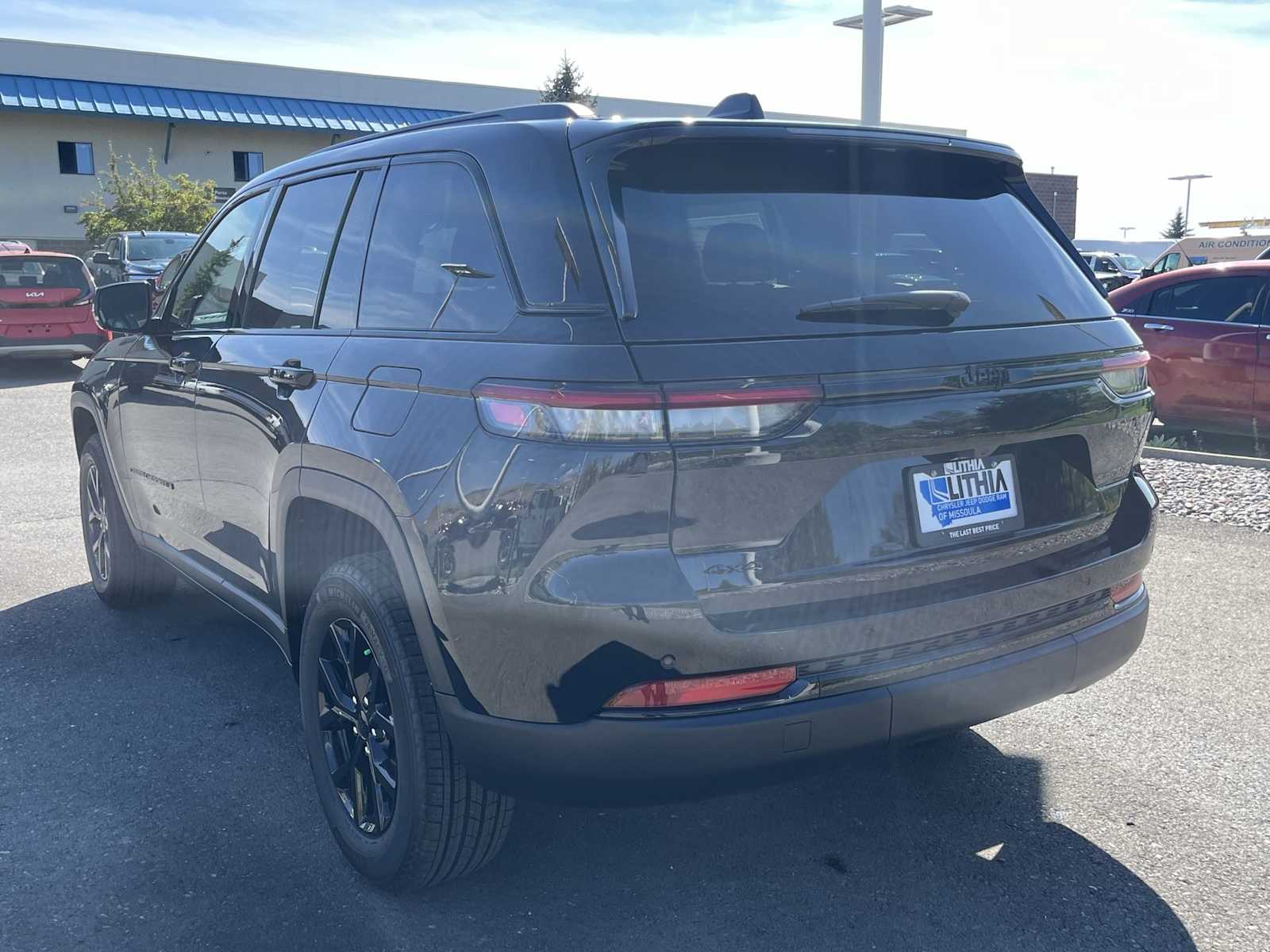 2025 Jeep Grand Cherokee Altitude photo 4