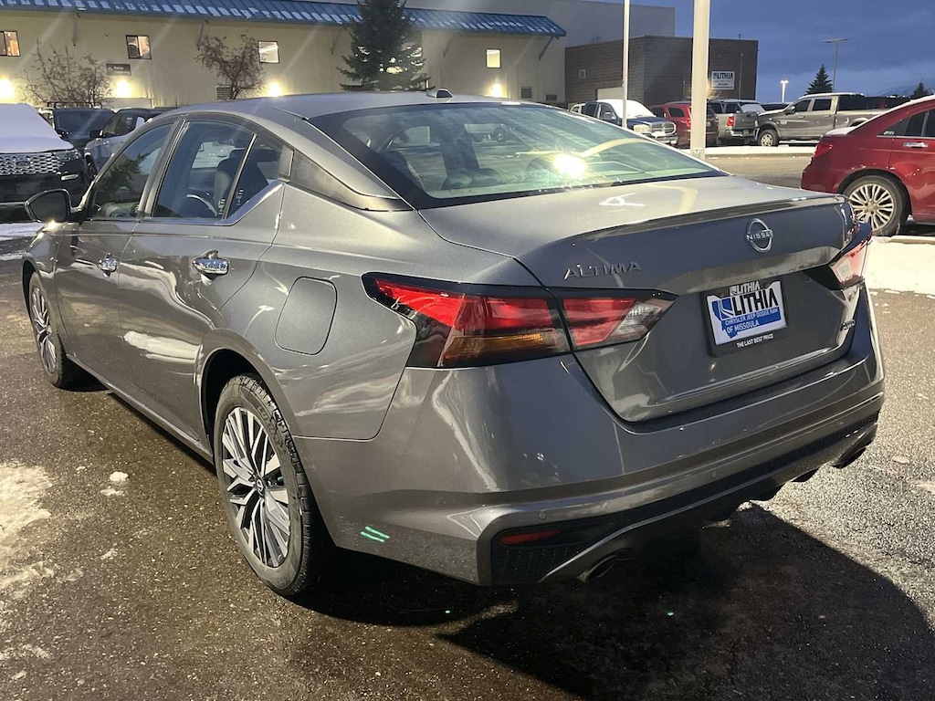 Used 2023 Nissan Altima 2.5 SV Sedan