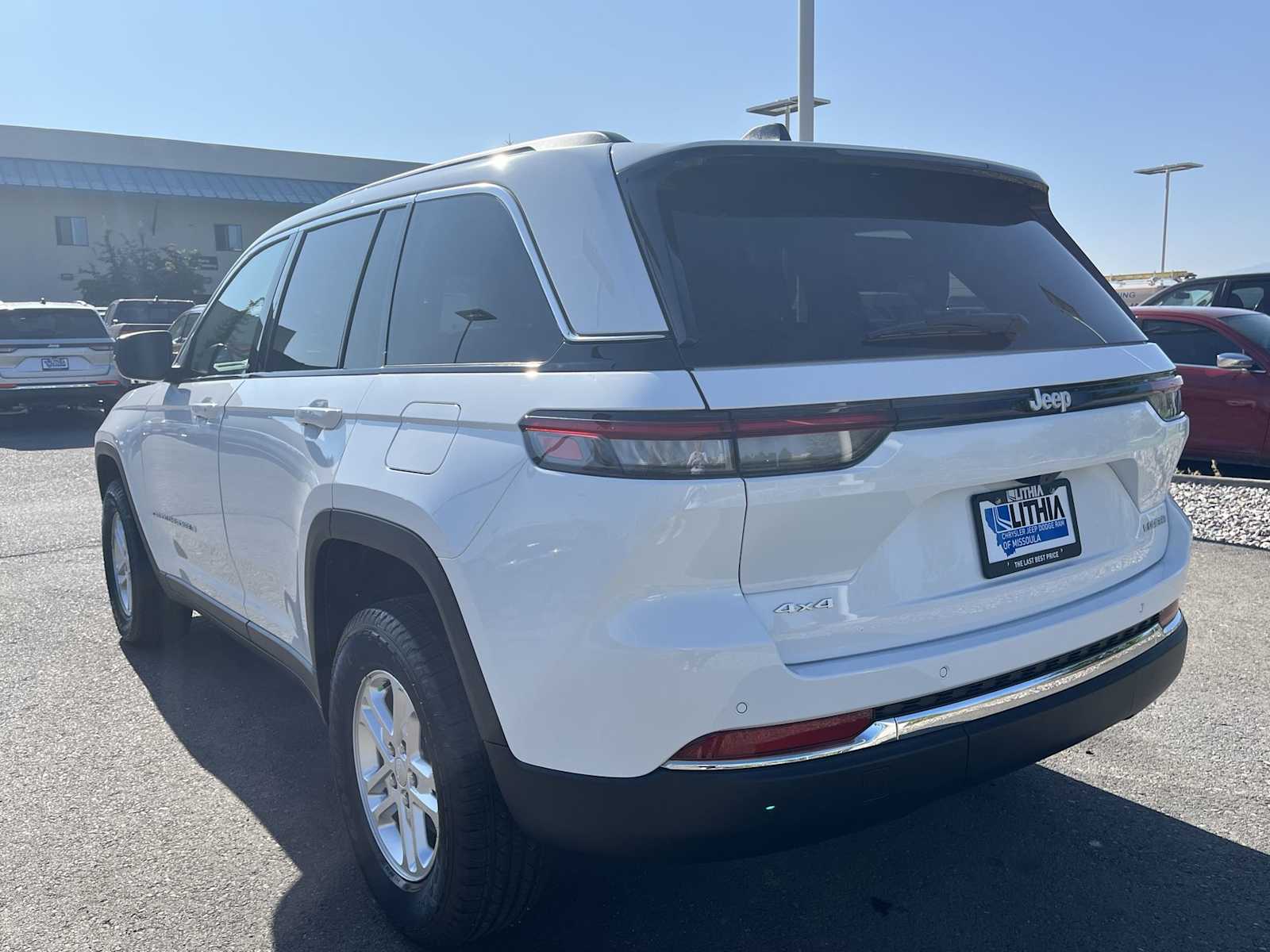 2025 Jeep Grand Cherokee Laredo photo 4