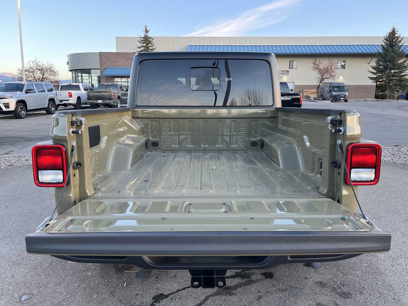 Thumbnail: 2026 Jeep Gladiator - 19