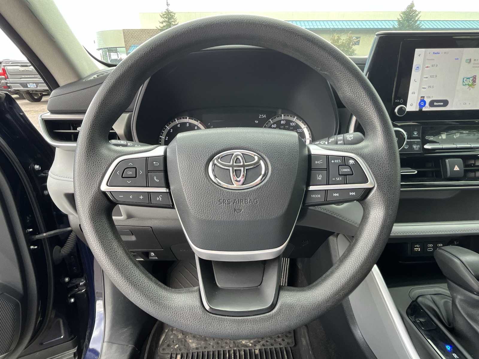 Thumbnail: 2023 Toyota Highlander - 15