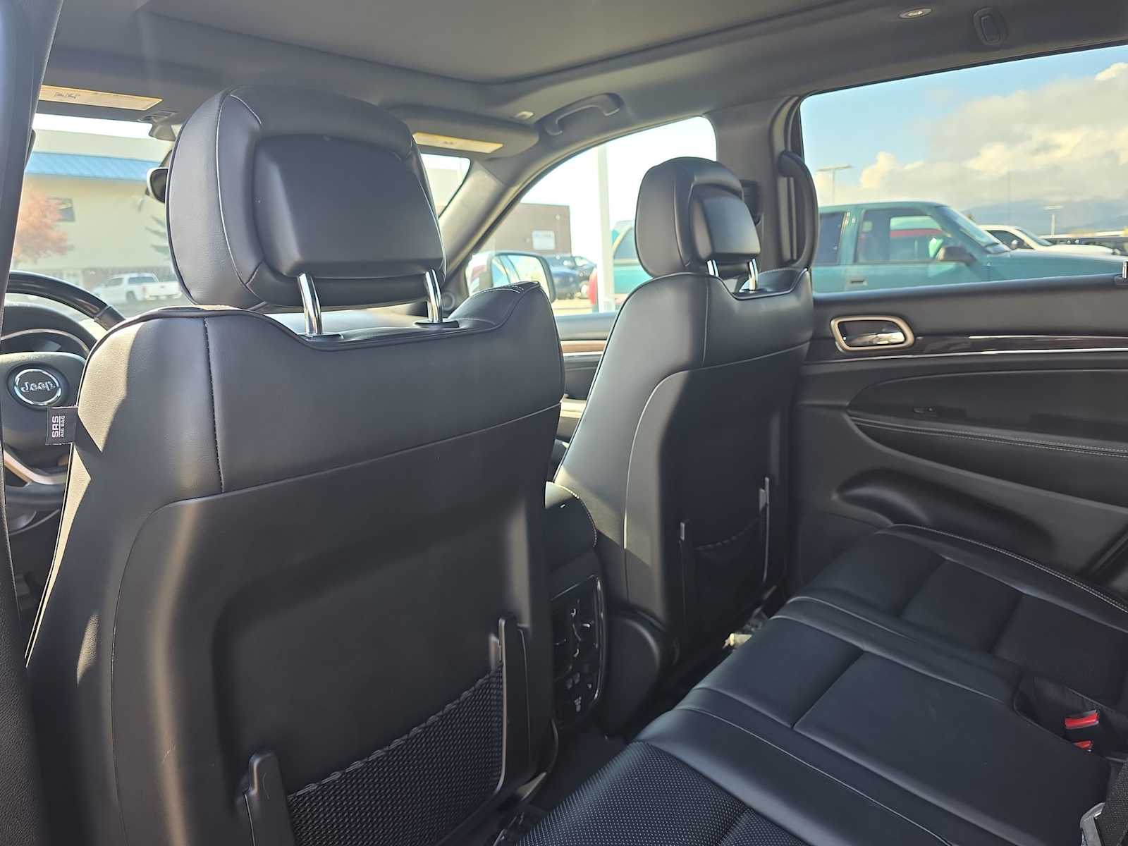 Thumbnail: 2017 Jeep Grand Cherokee - 12