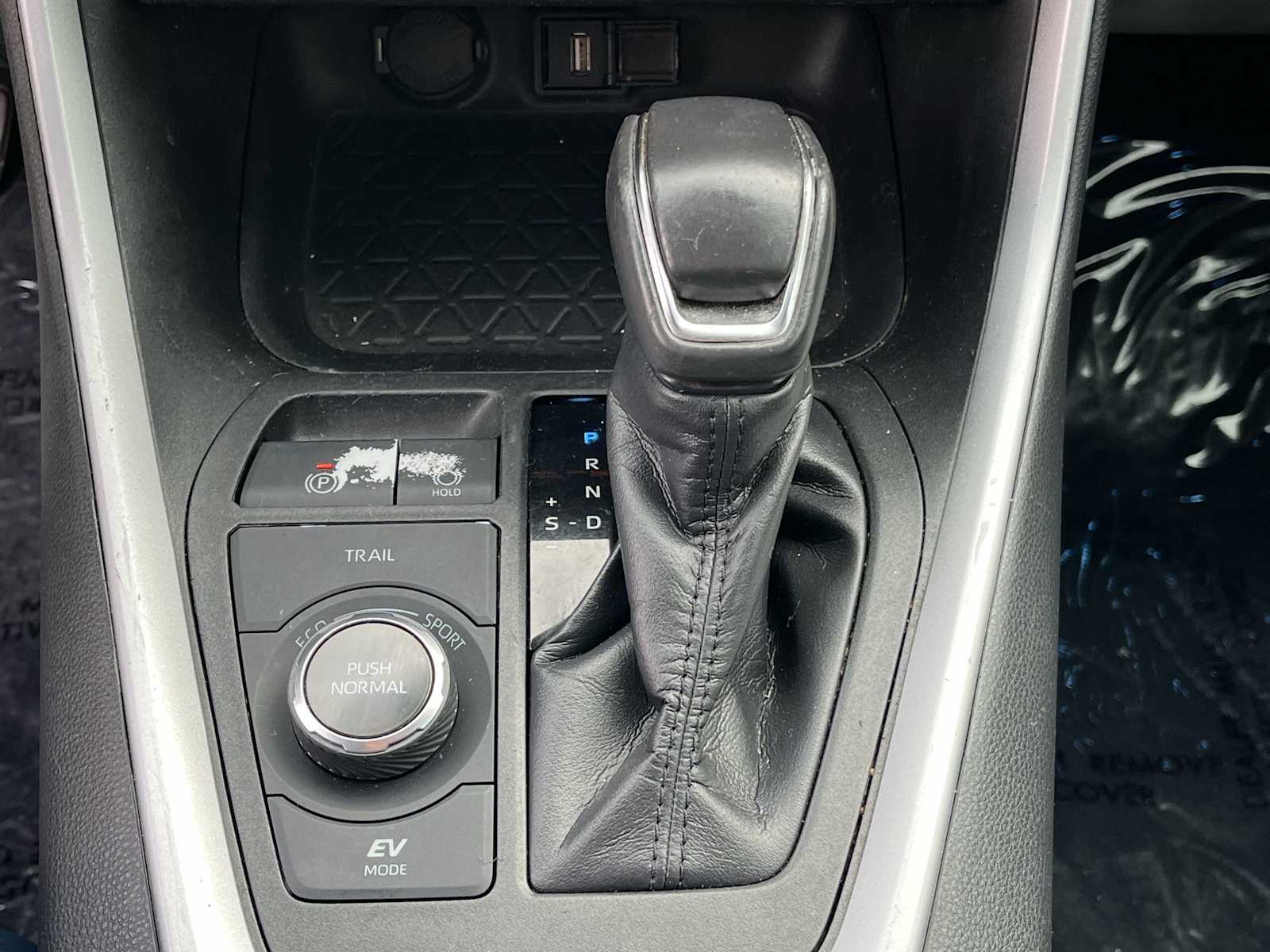 Thumbnail: 2020 Toyota RAV4 - 17