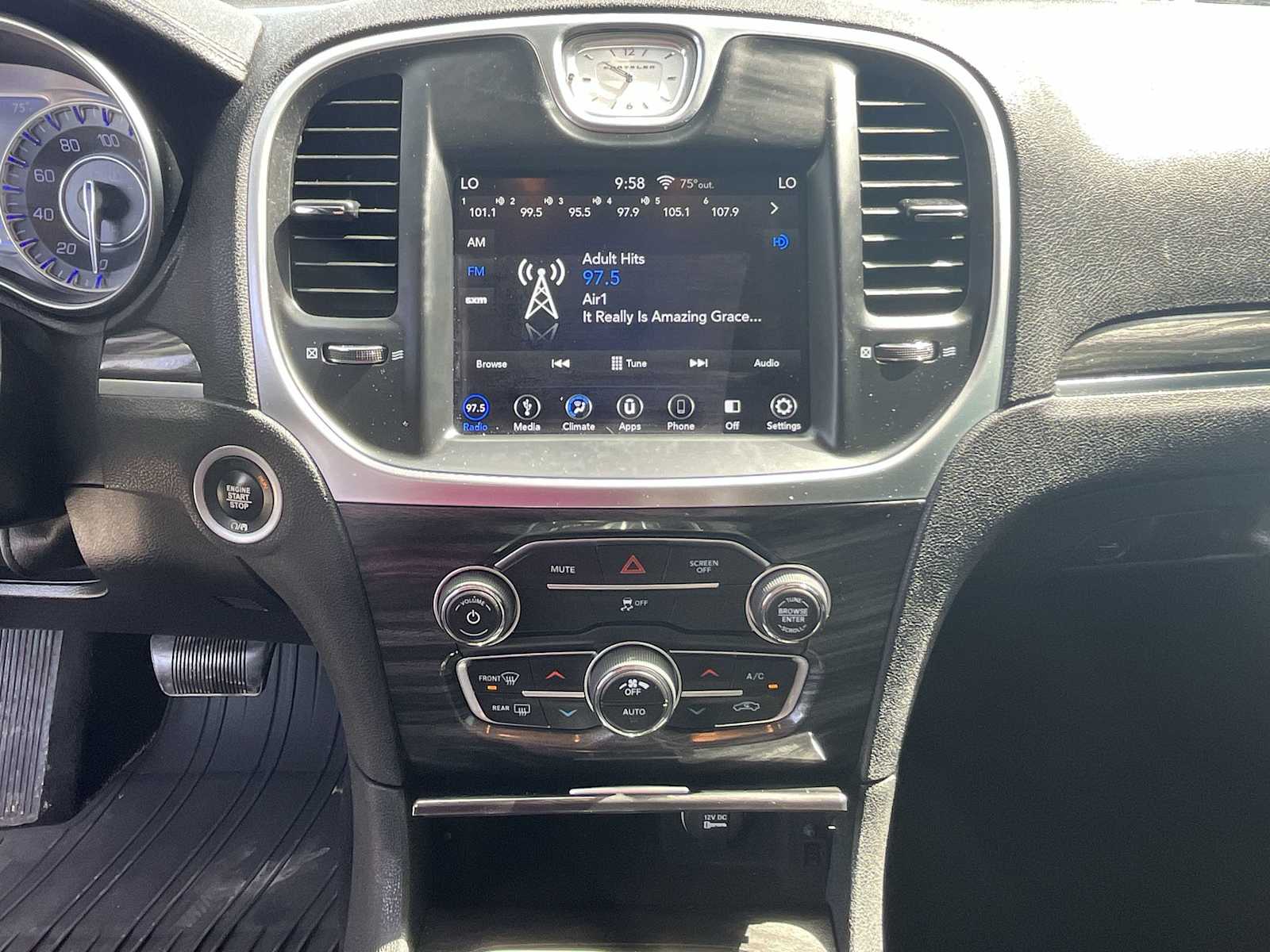 Thumbnail: 2019 Chrysler 300 - 16