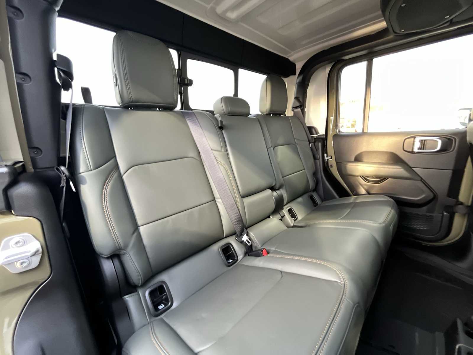 Thumbnail: 2026 Jeep Gladiator - 13