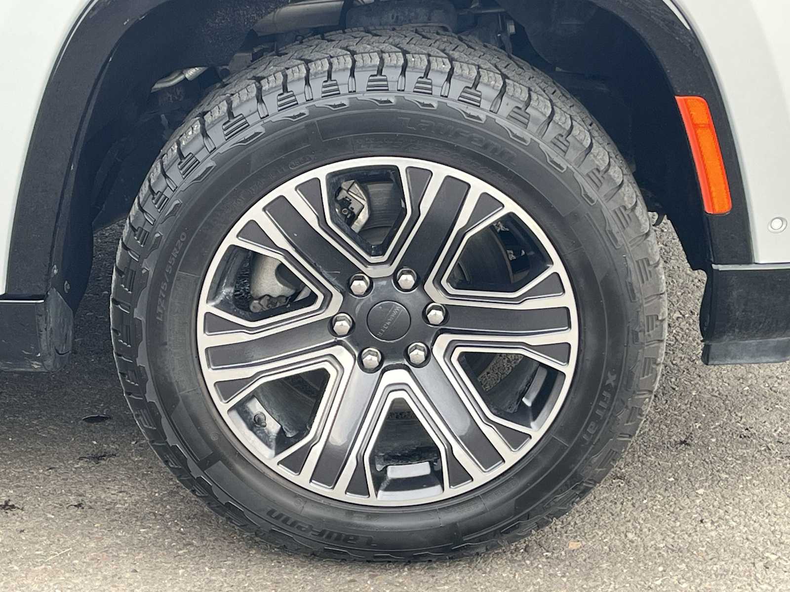 Thumbnail: 2022 Jeep Wagoneer - 8