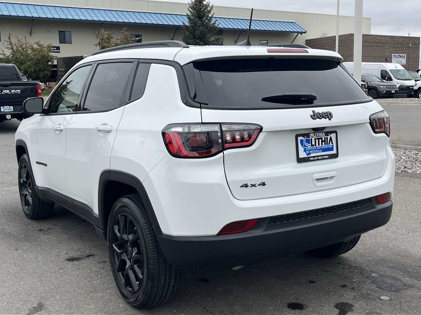 2026 Jeep Compass Latitude Altitude photo 3