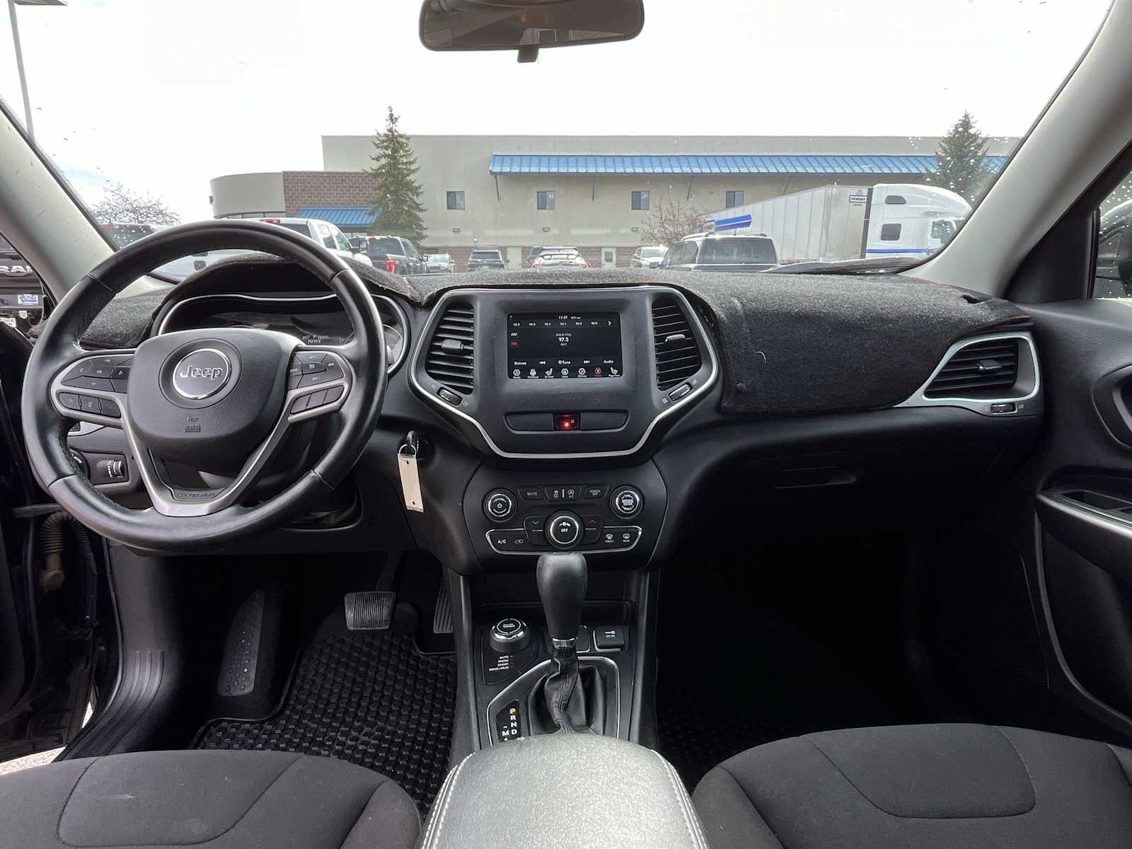 Thumbnail: 2020 Jeep Cherokee - 10