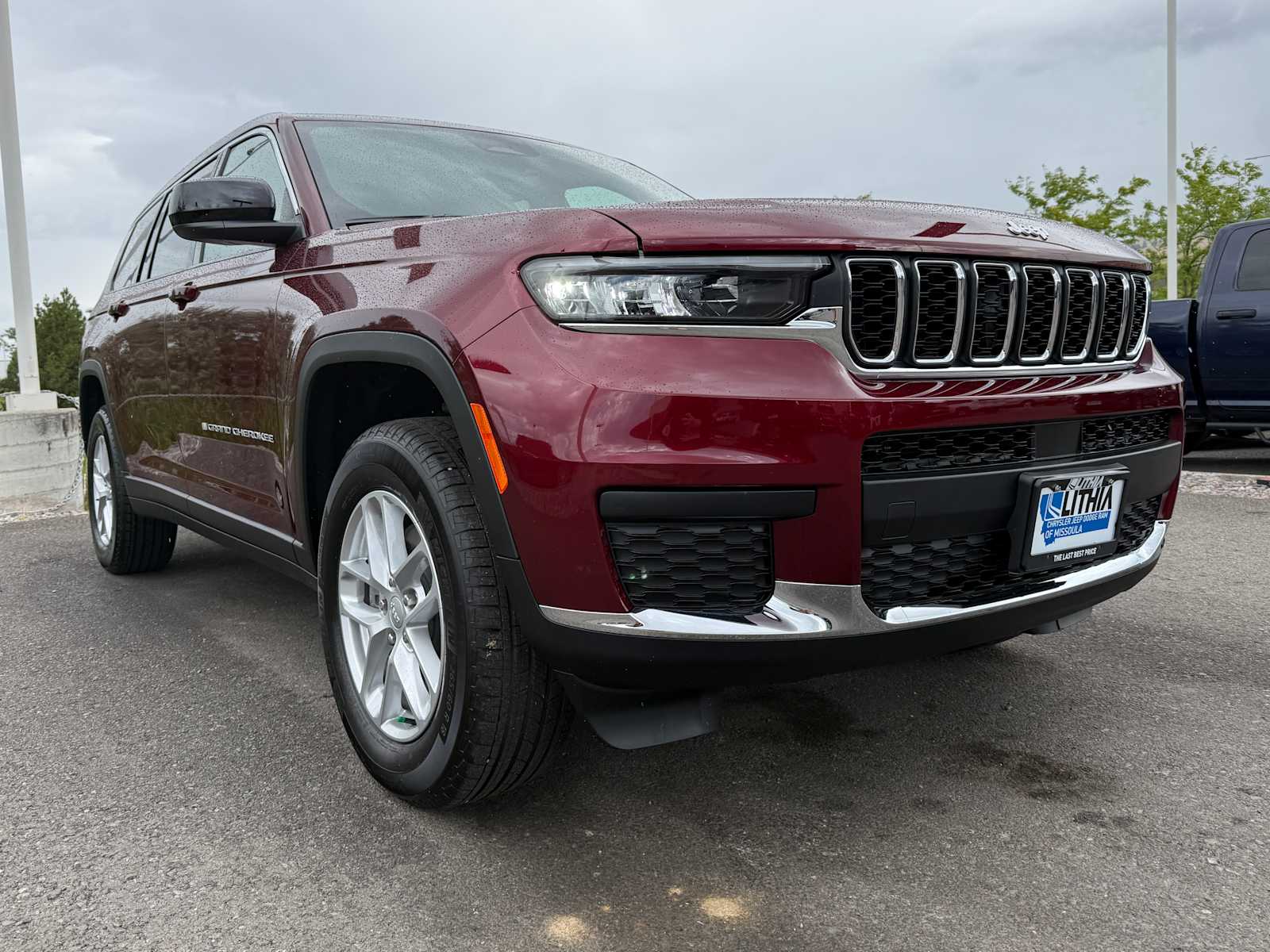 2025 Jeep Grand Cherokee Laredo photo 3