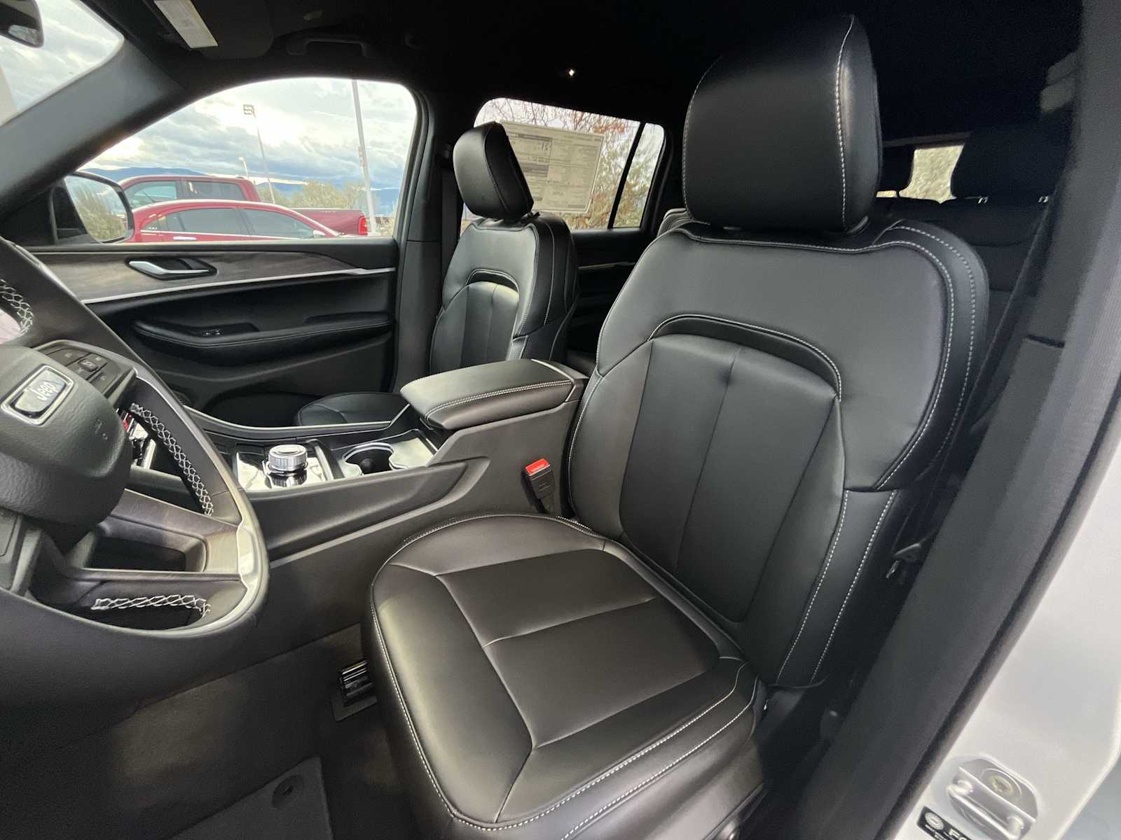 Thumbnail: 2025 Jeep Grand Cherokee - 11