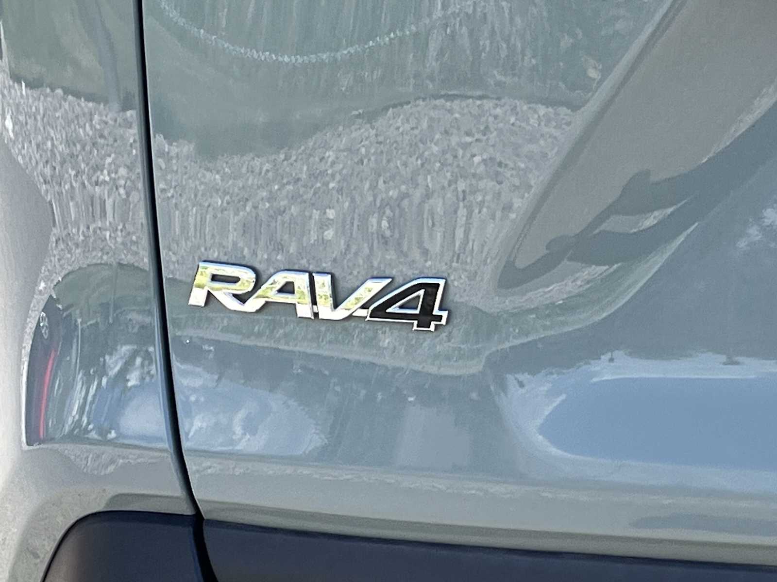 Thumbnail: 2022 Toyota RAV4 - 7
