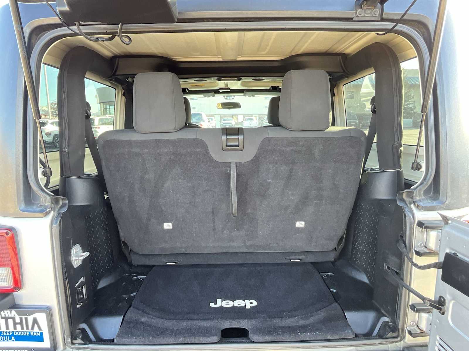 Thumbnail: 2012 Jeep Wrangler - 19