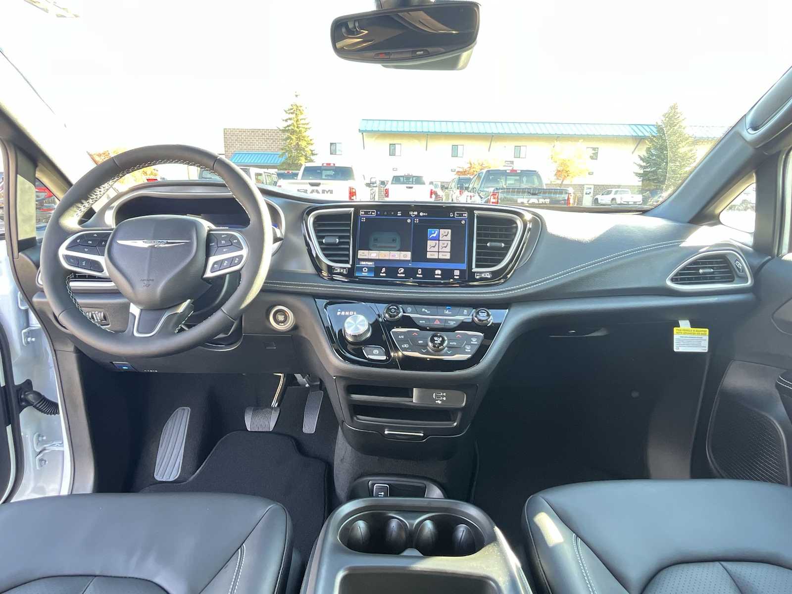 Thumbnail: 2026 Chrysler Pacifica - 10