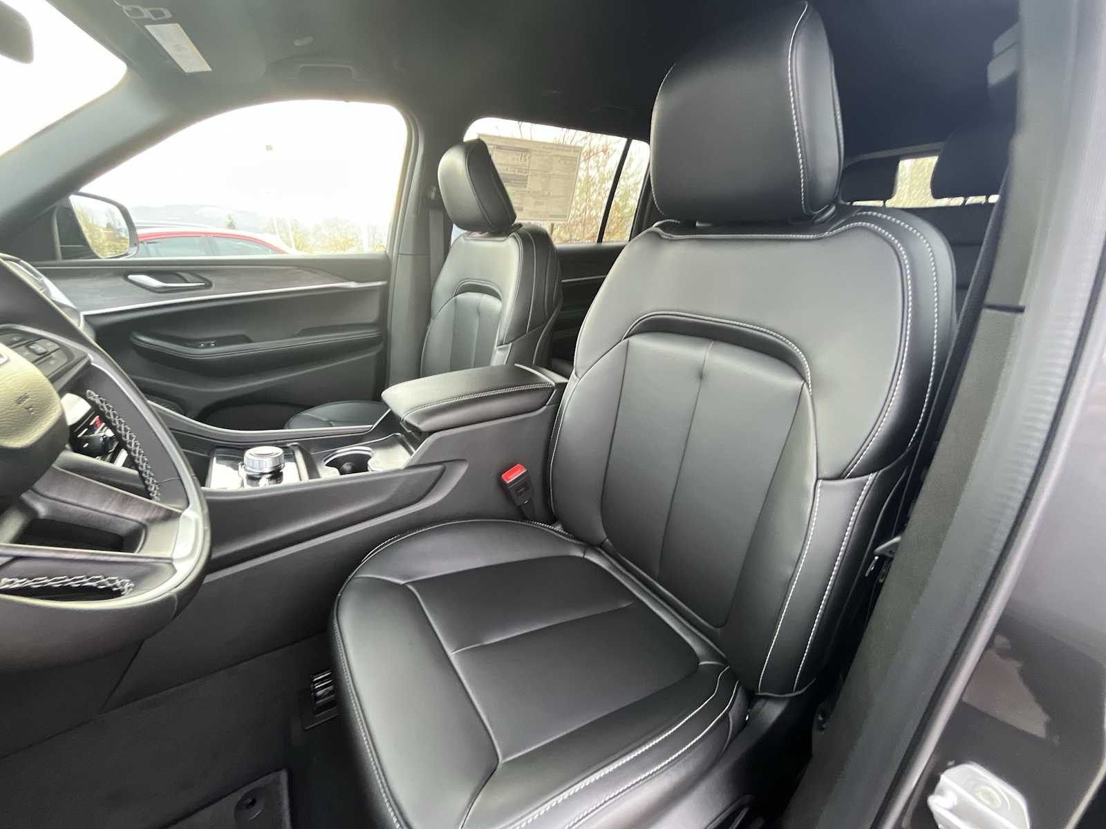 Thumbnail: 2025 Jeep Grand Cherokee - 11