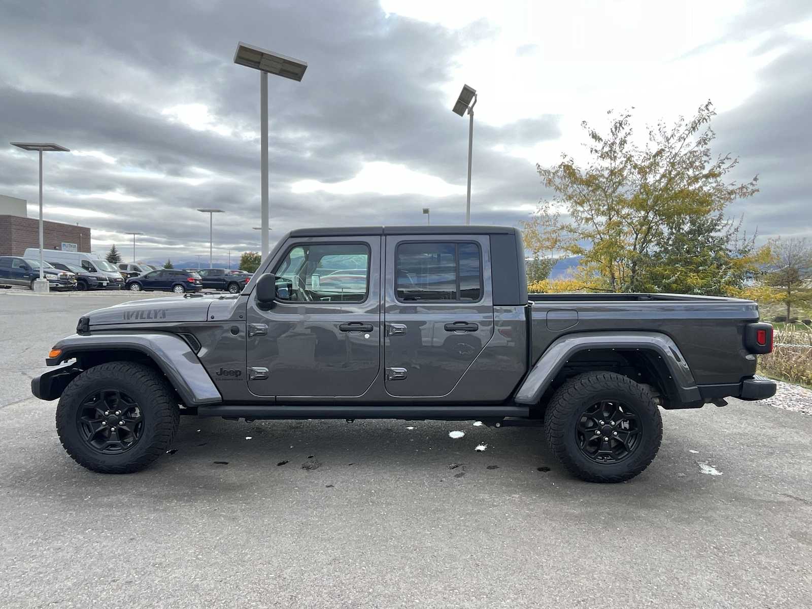 2021 Jeep Gladiator Sport photo 2