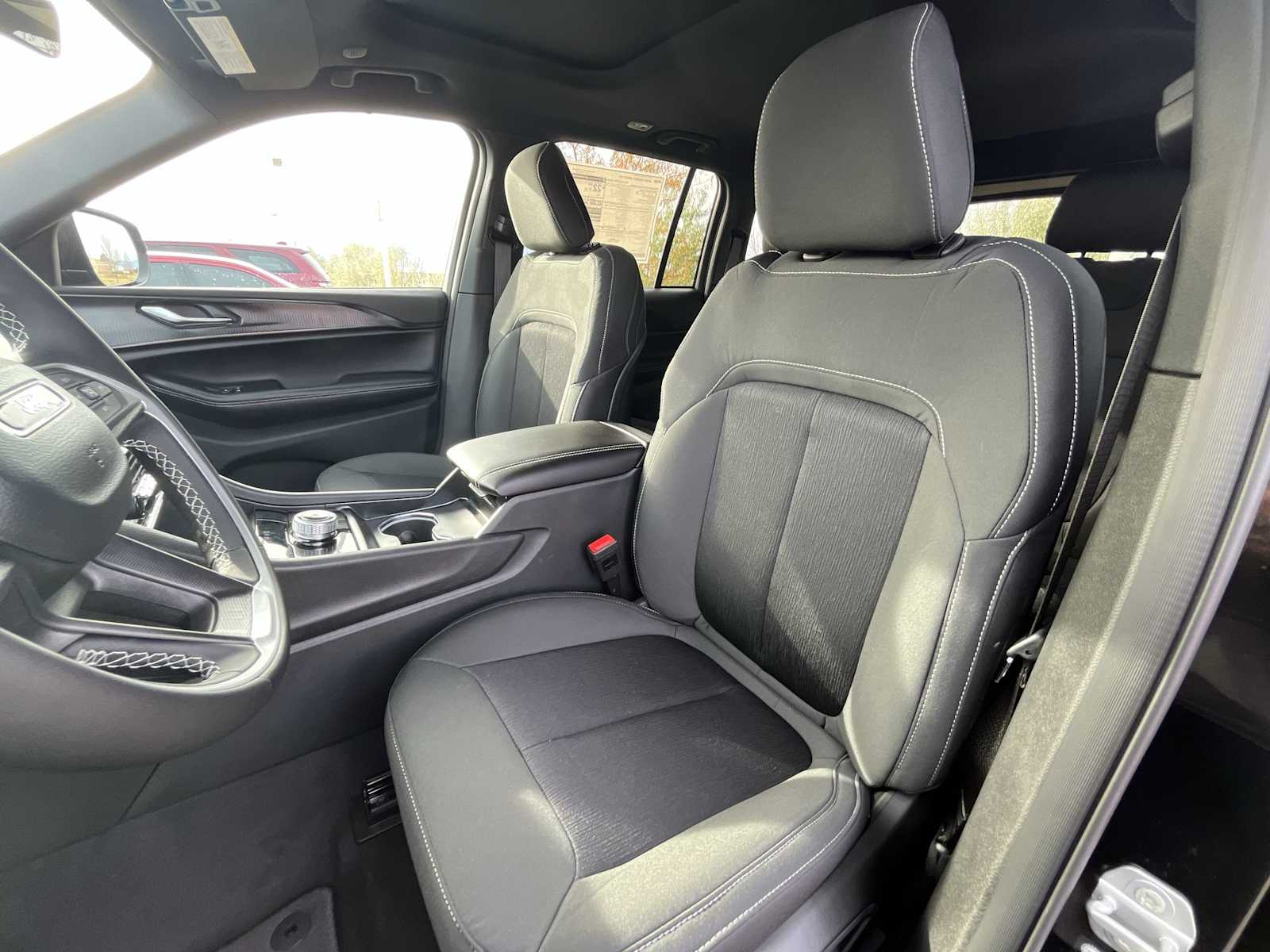 Thumbnail: 2025 Jeep Grand Cherokee - 11