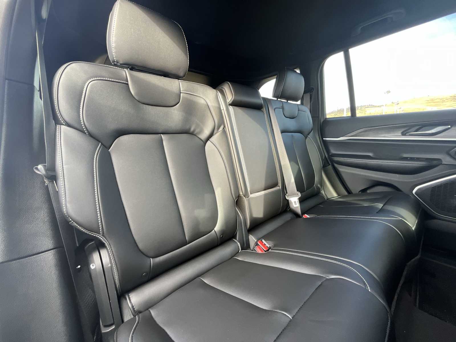 Thumbnail: 2025 Jeep Grand Cherokee - 13