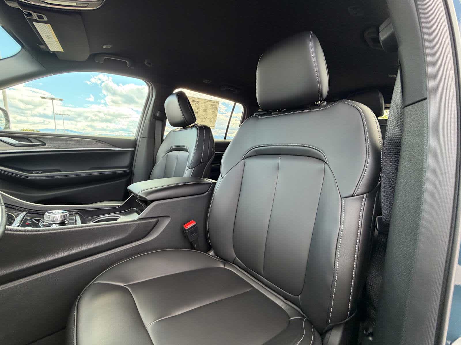 Thumbnail: 2026 Jeep Grand Cherokee - 16