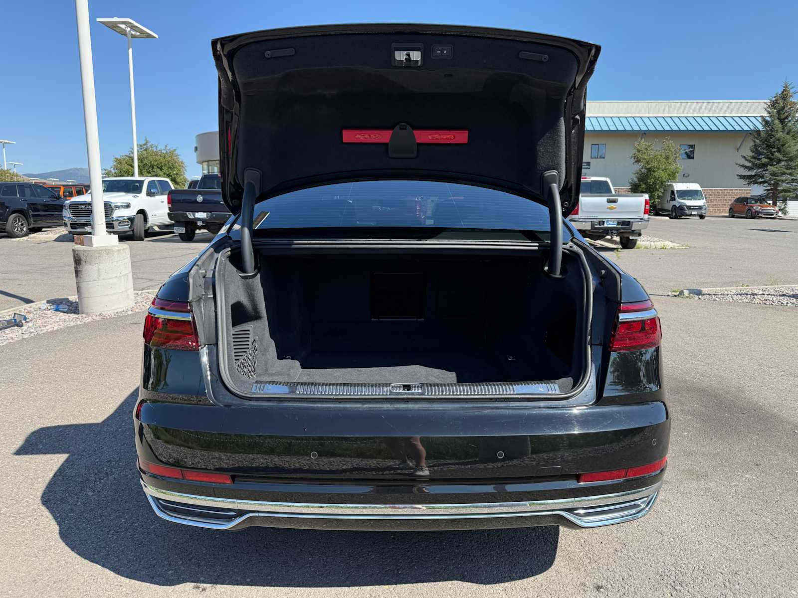 Thumbnail: 2020 Audi A8 - 10