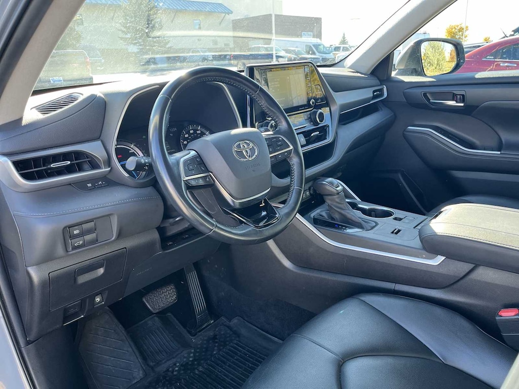 Used 2021 Toyota Highlander Hybrid XLE SUV