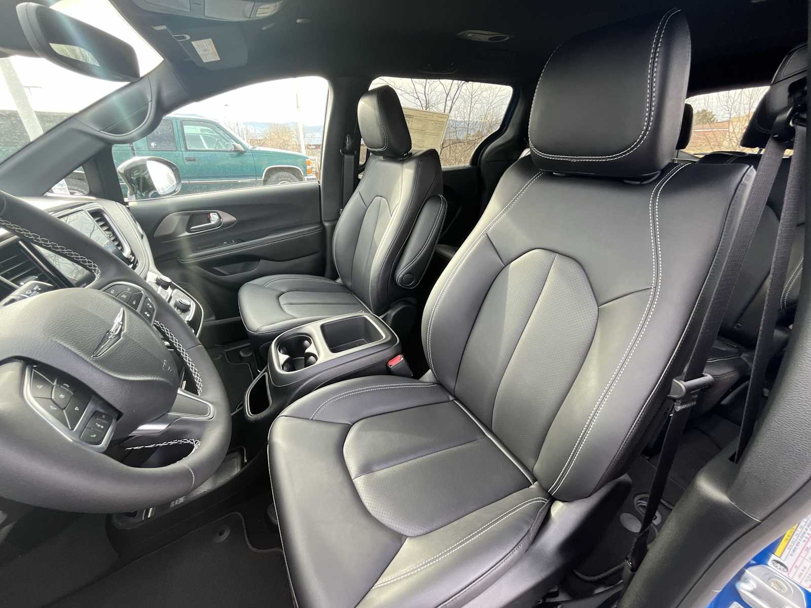 Thumbnail: 2026 Chrysler Pacifica - 11