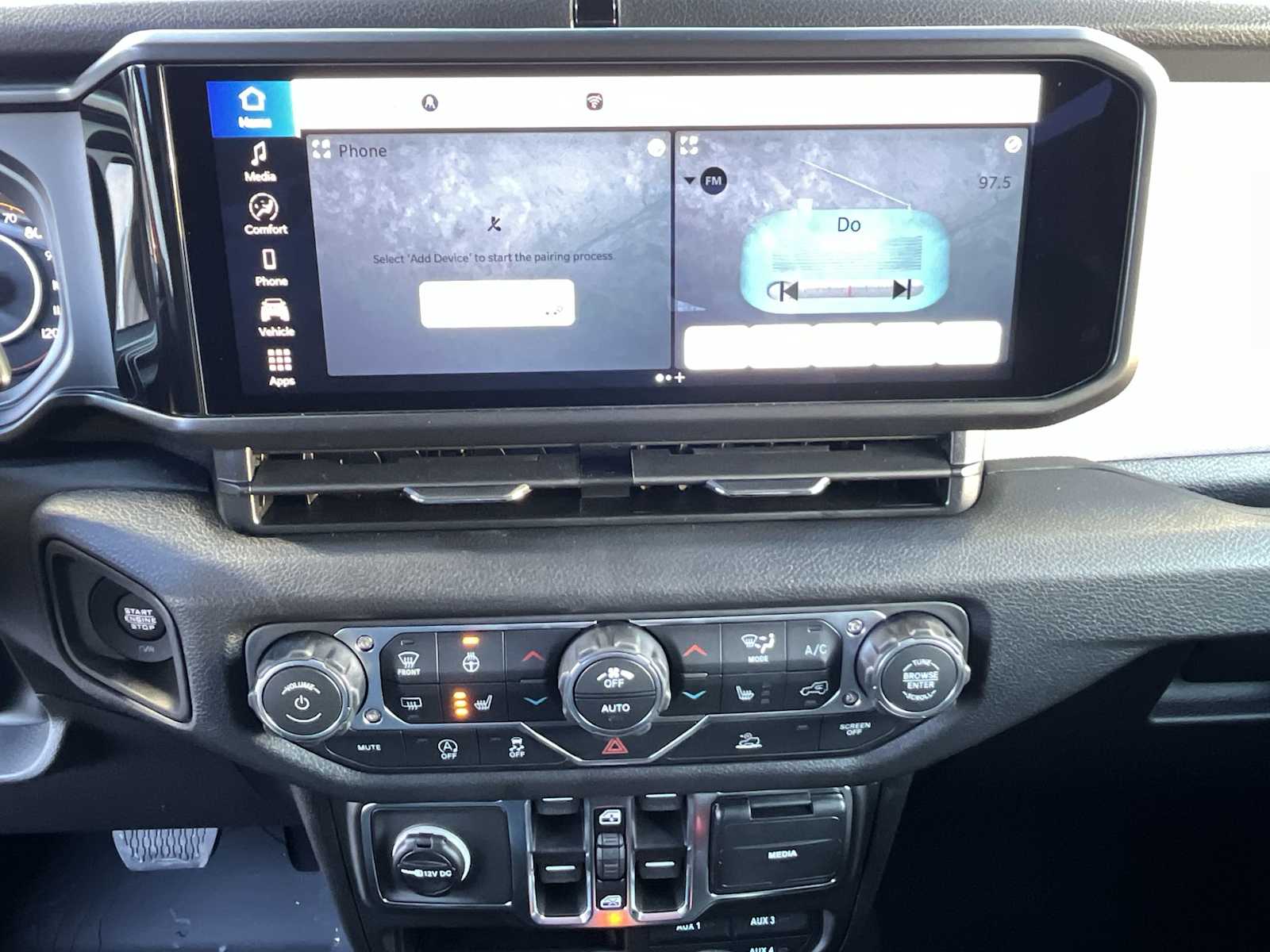 Thumbnail: 2026 Jeep Gladiator - 16