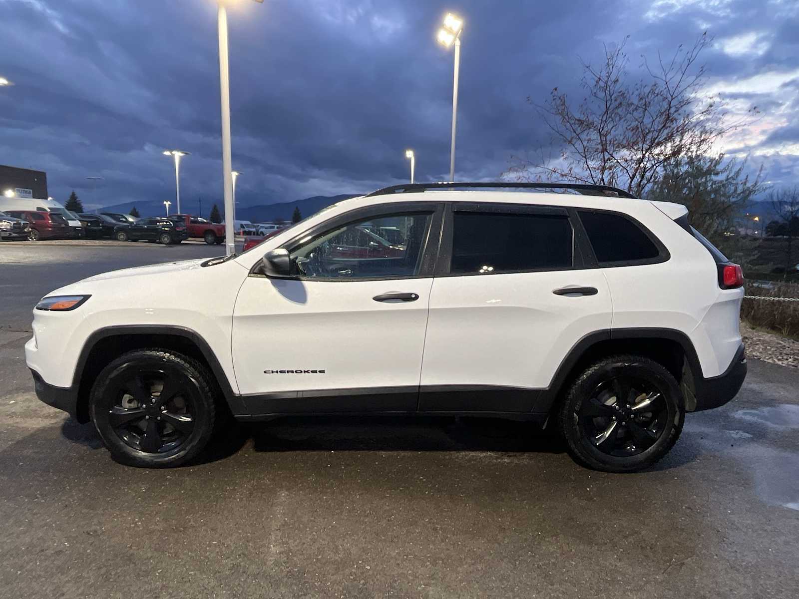 Thumbnail: 2017 Jeep Cherokee - 3