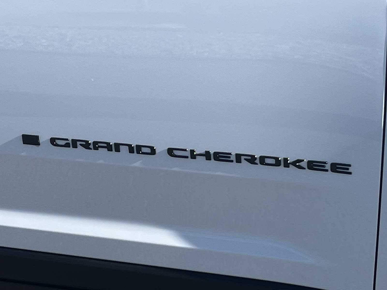 Thumbnail: 2025 Jeep Grand Cherokee - 9