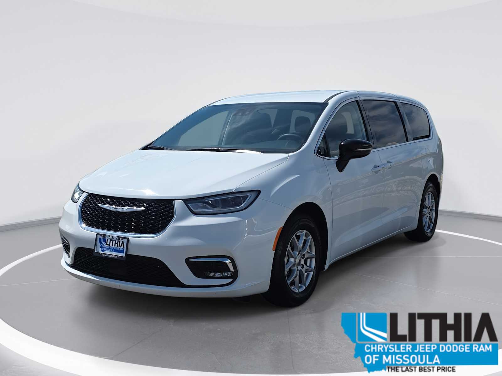 2024 Chrysler Pacifica Touring L's photo