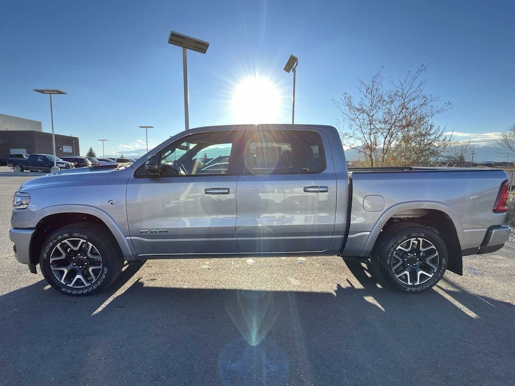 New 2026 Ram 1500 LARAMIE CREW CAB 4X4 5'7 BOX Pickup
