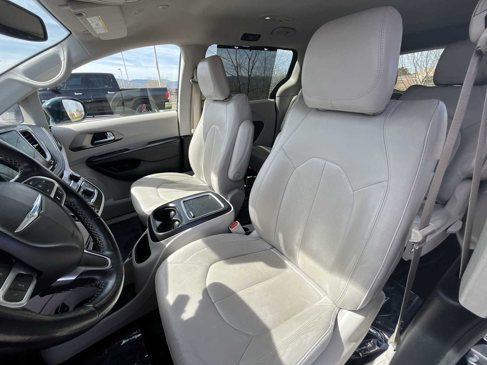 Thumbnail: 2021 Chrysler Pacifica - 11