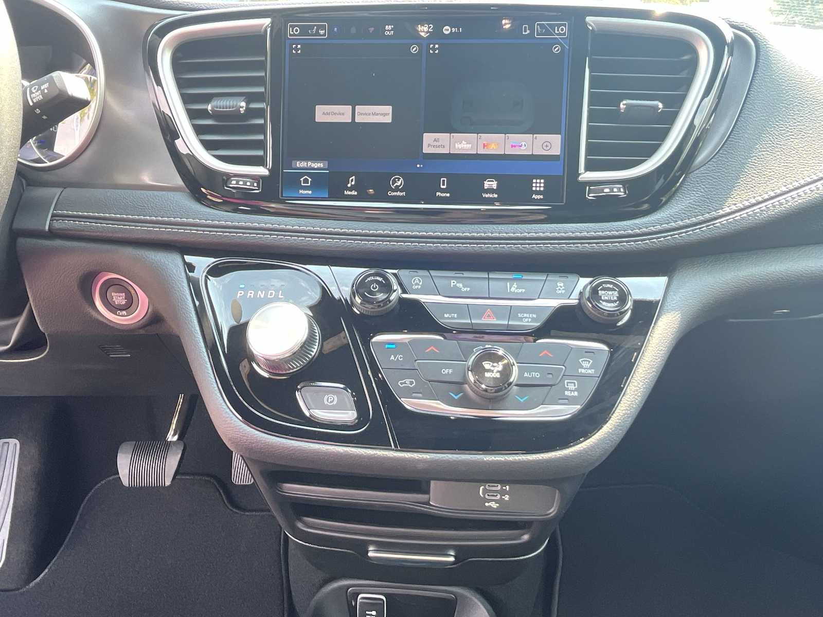 Thumbnail: 2026 Chrysler Pacifica - 16