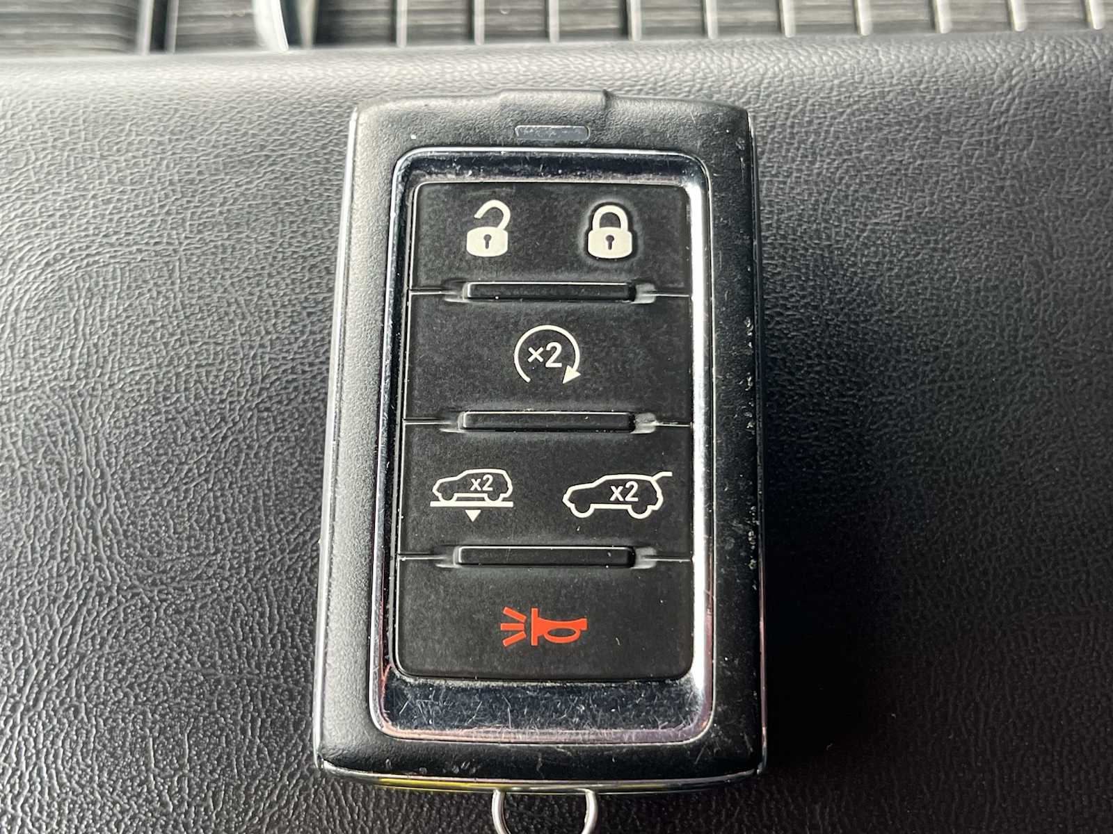 Thumbnail: 2022 Jeep Wagoneer - 20