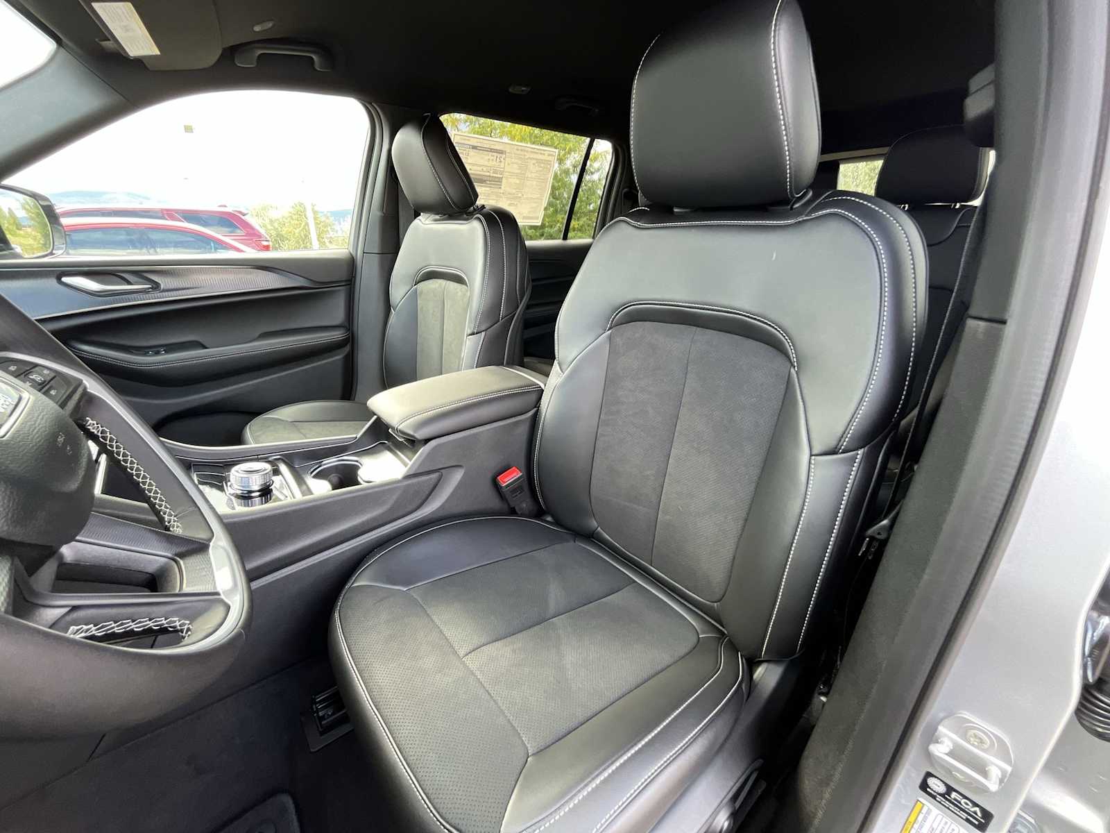 Thumbnail: 2025 Jeep Grand Cherokee - 11