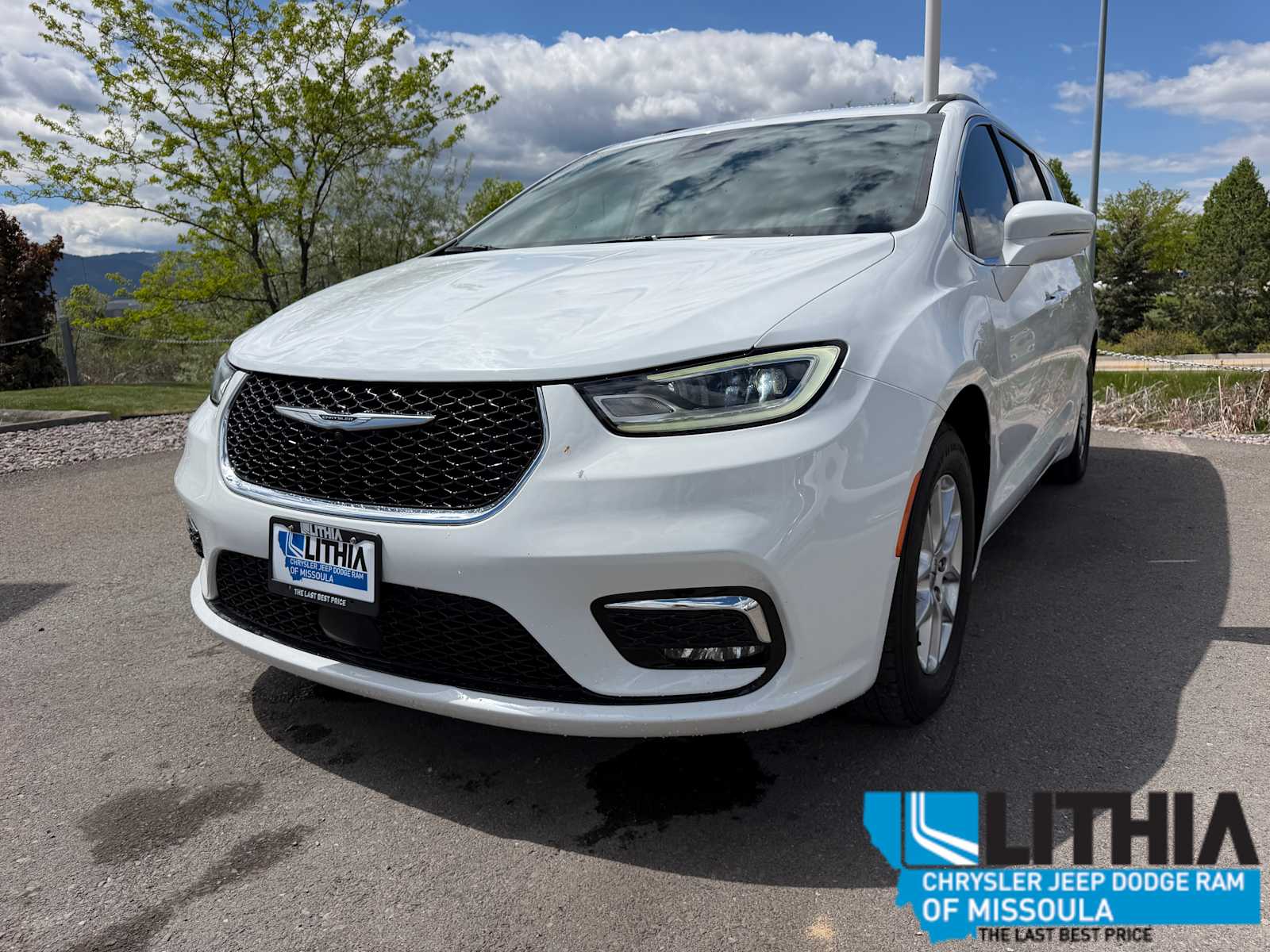 2022 Chrysler Pacifica Touring L's photo