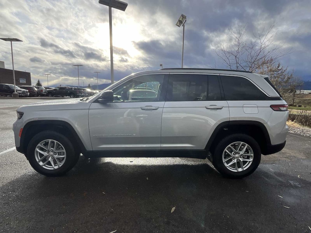 New 2025 Jeep Grand Cherokee LAREDO X 4X4 Sport Utility
