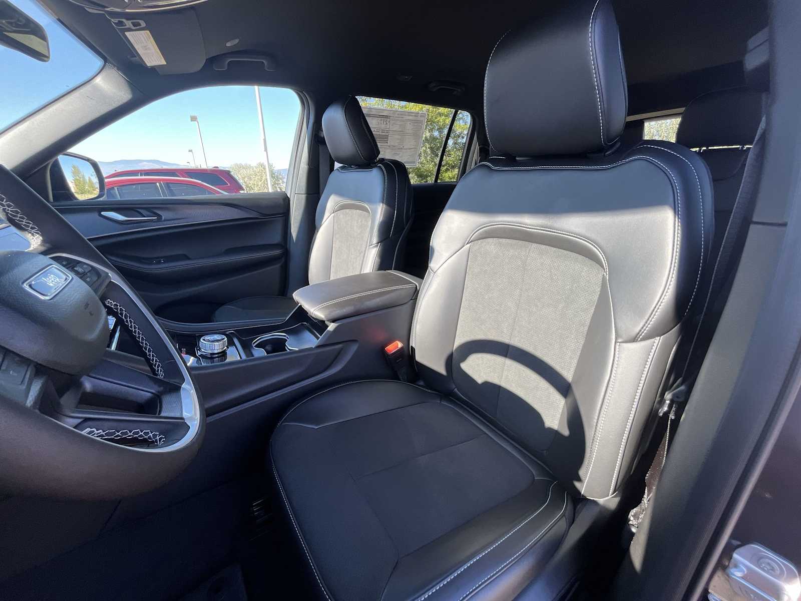 Thumbnail: 2025 Jeep Grand Cherokee - 11