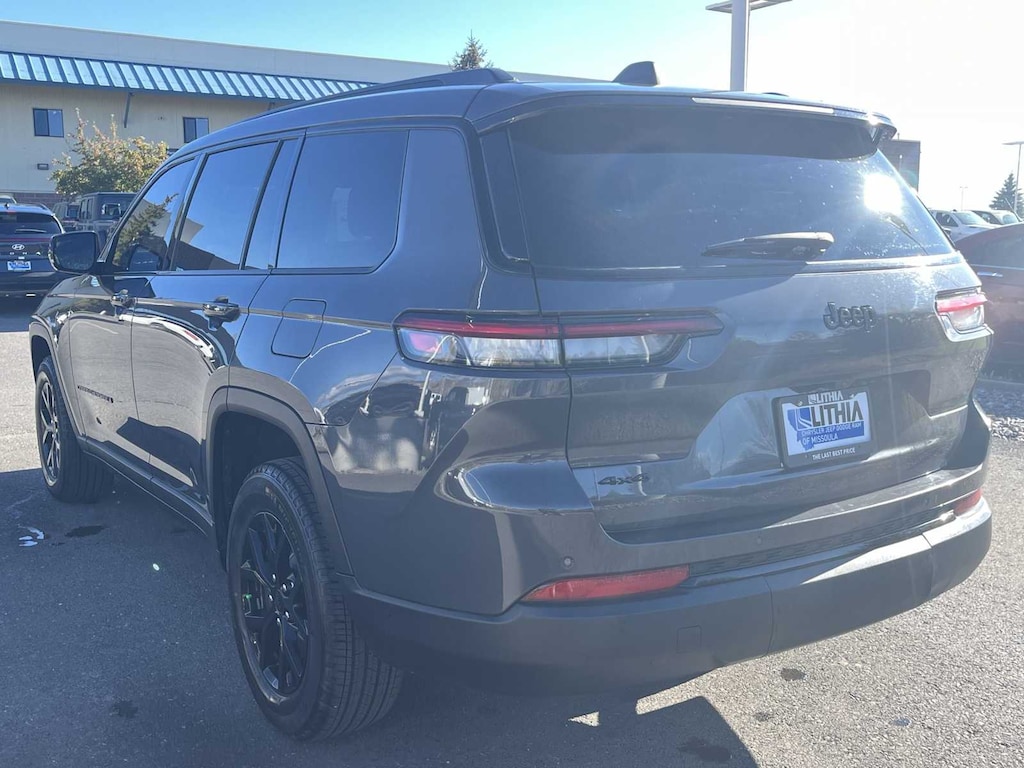 Used 2024 Jeep Grand Cherokee L Laredo SUV