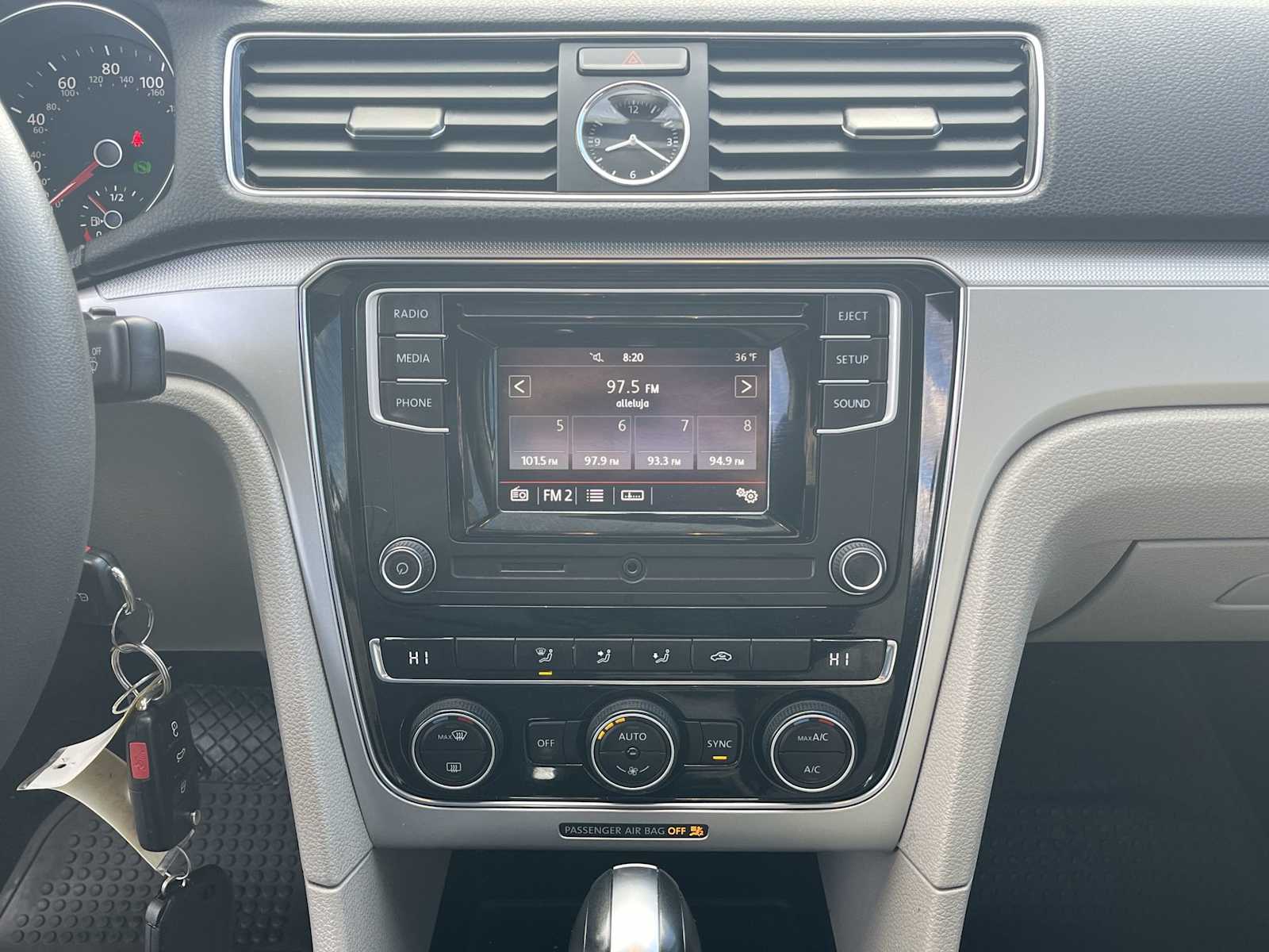 Thumbnail: 2017 Volkswagen Passat - 16