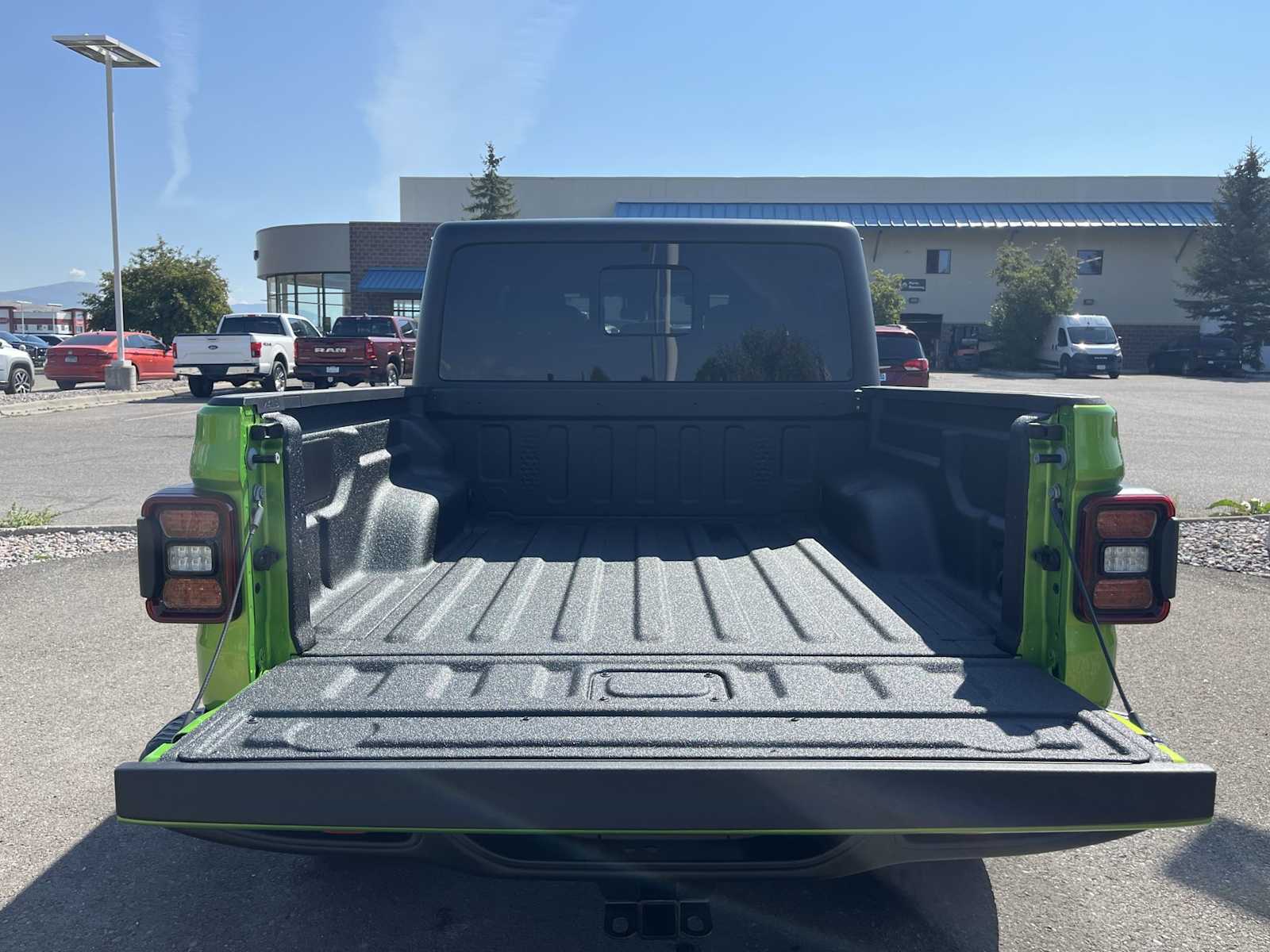 Thumbnail: 2025 Jeep Gladiator - 19