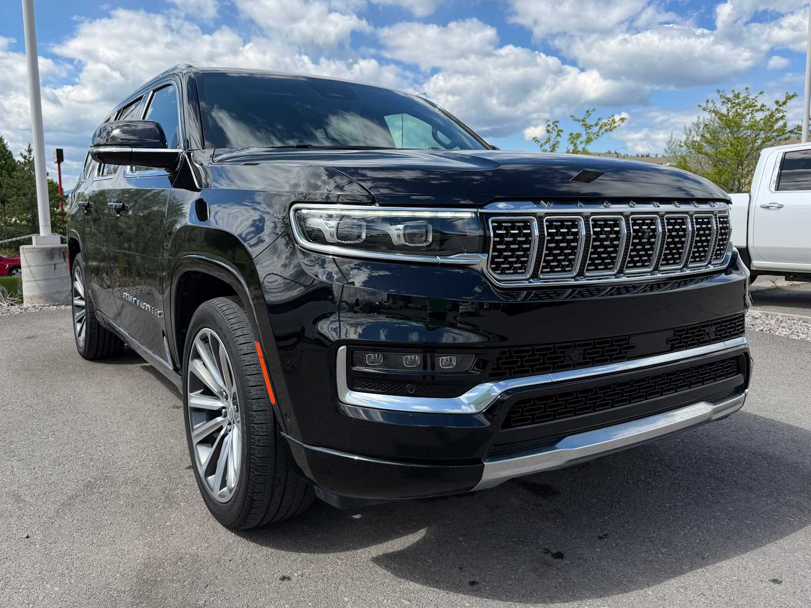 Thumbnail: 2022 Jeep Grand Wagoneer - 4