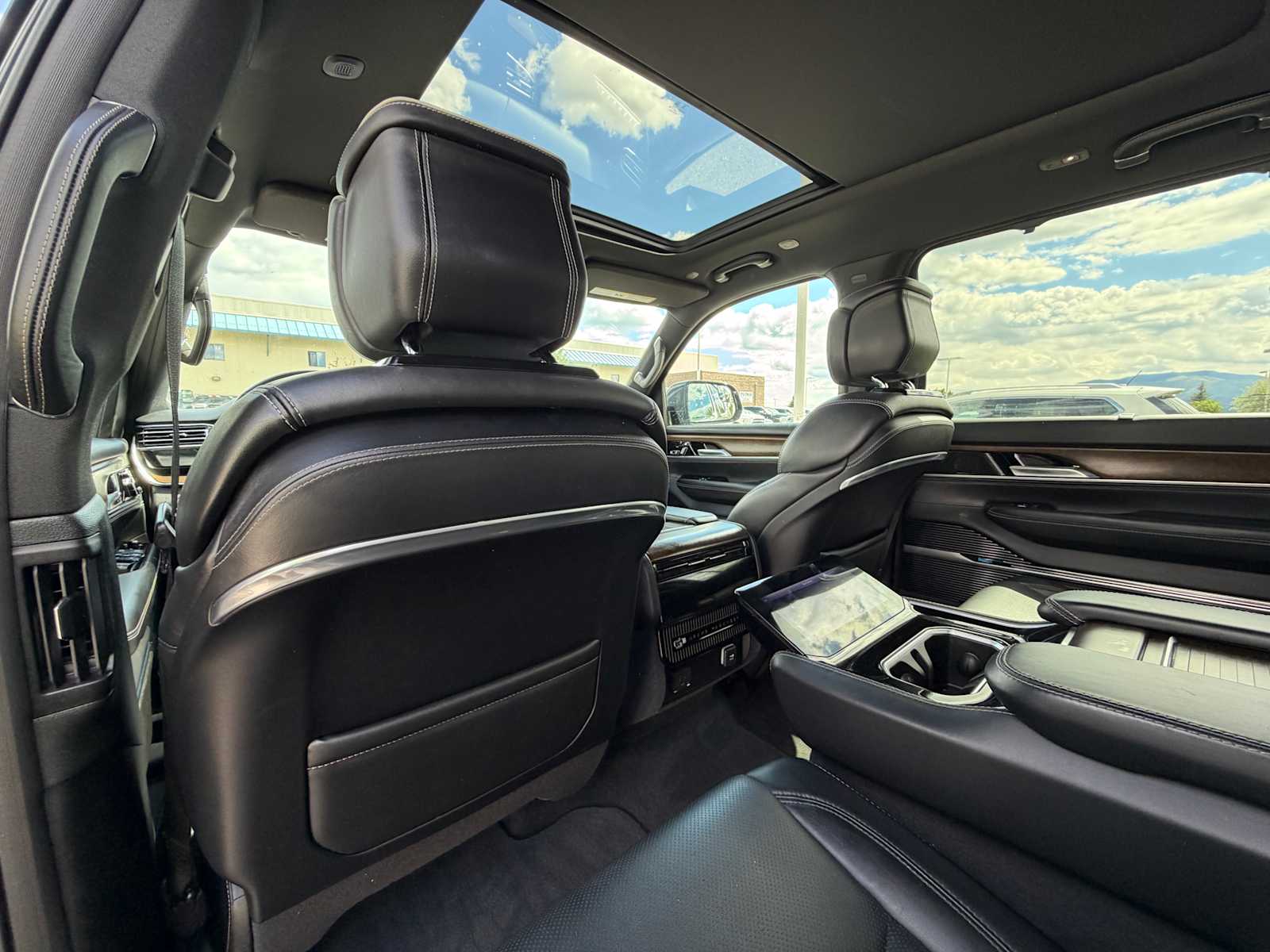 Thumbnail: 2022 Jeep Grand Wagoneer - 25