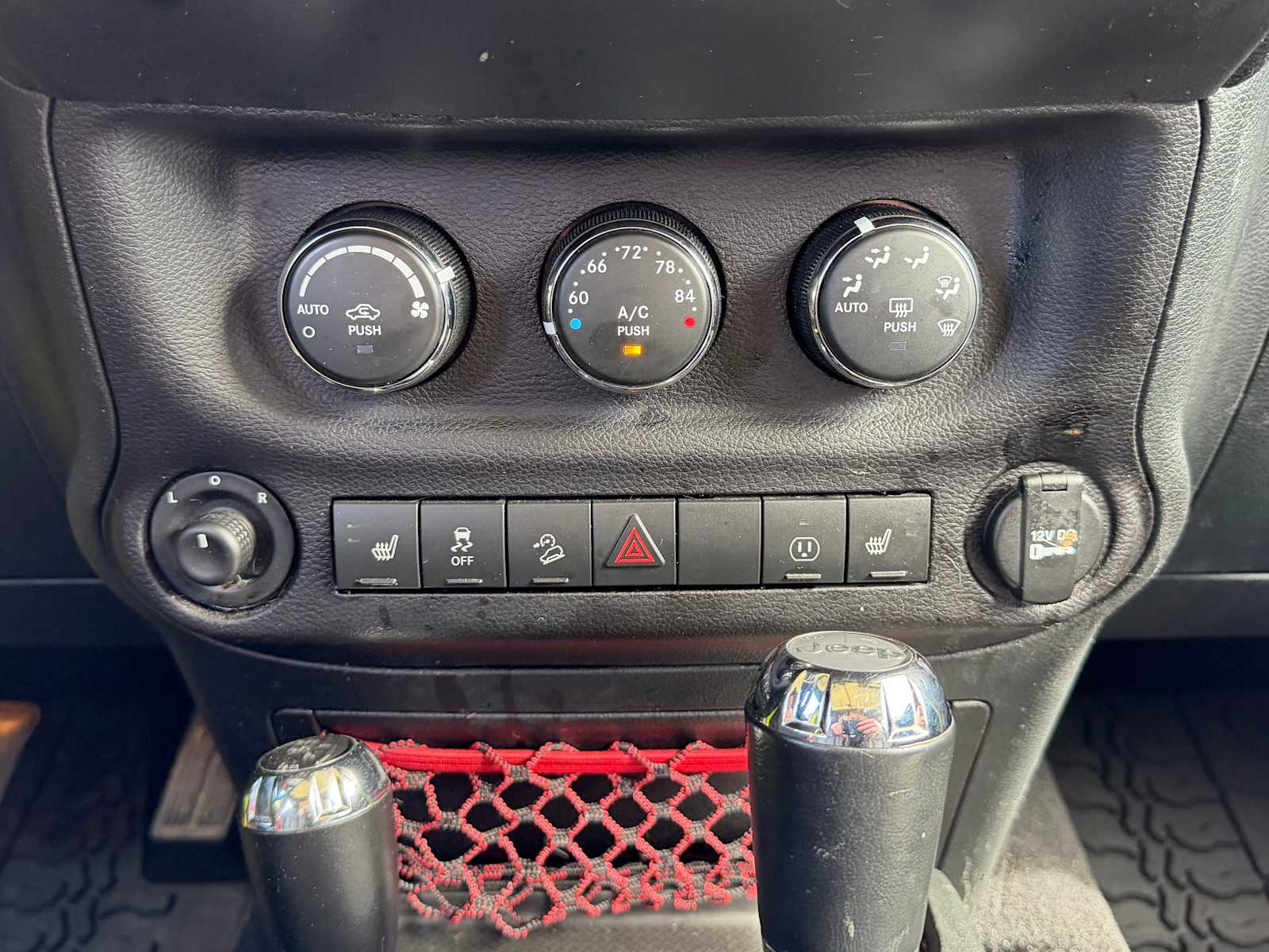 Thumbnail: 2018 Jeep Wrangler - 19
