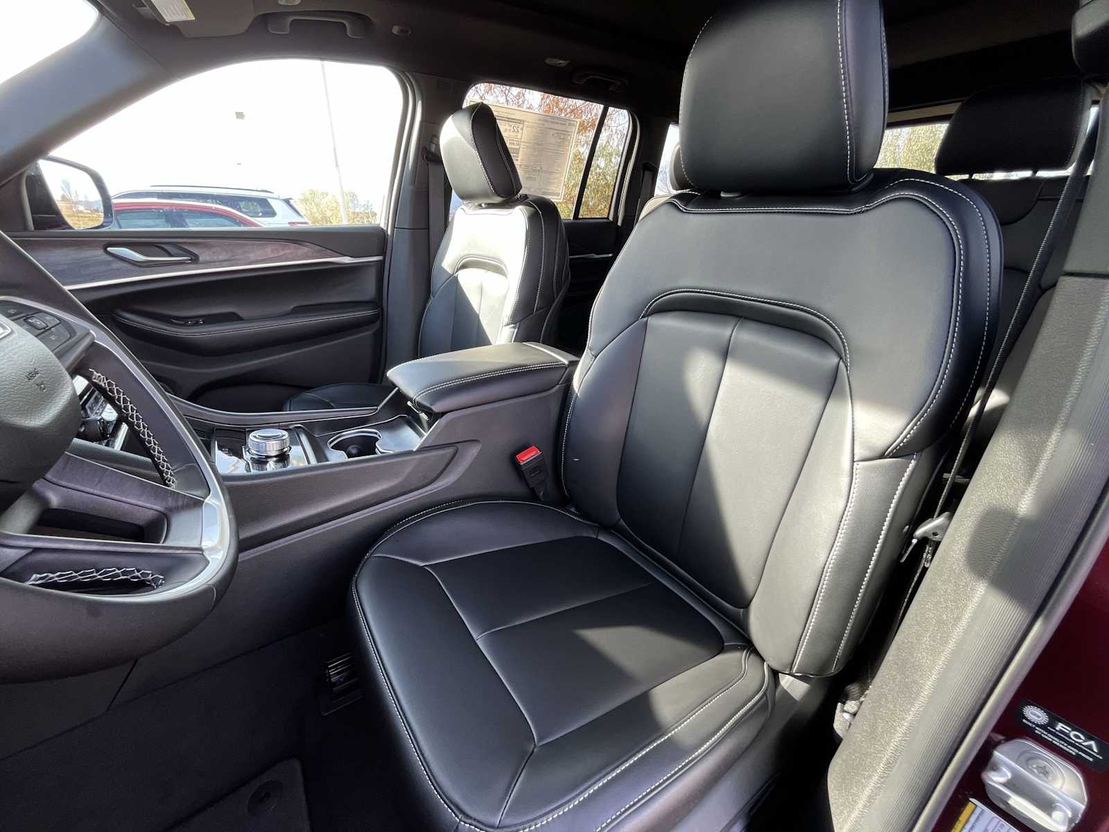 Thumbnail: 2025 Jeep Grand Cherokee - 11