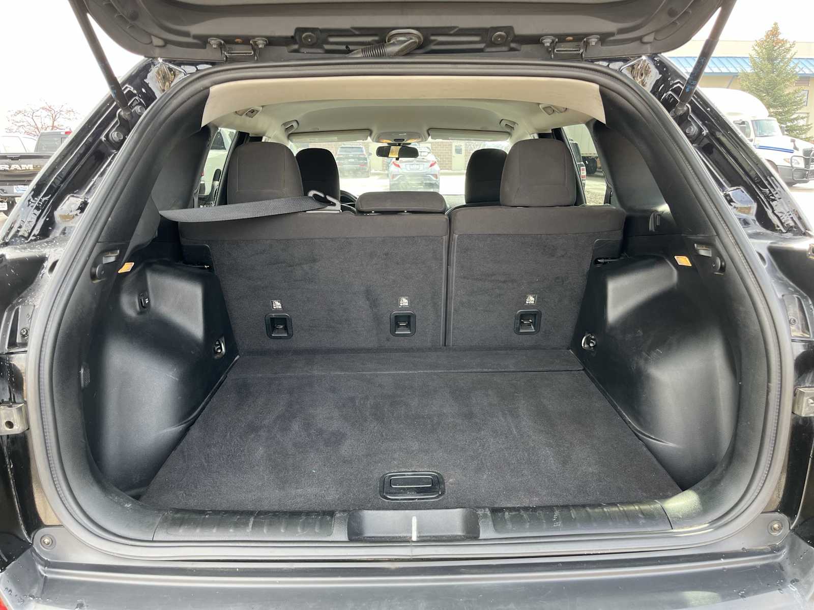 Thumbnail: 2020 Jeep Cherokee - 19