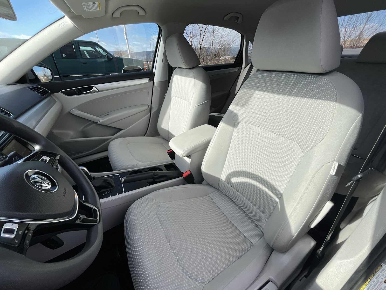 Thumbnail: 2017 Volkswagen Passat - 11